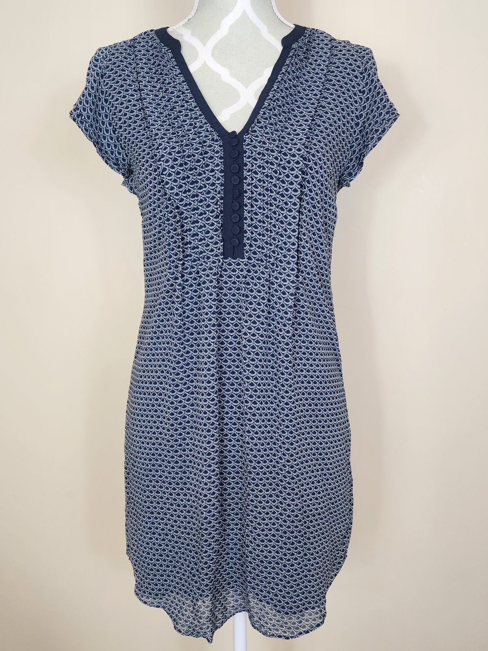 Boutique Style Navy Print Dress Size 4 Casual Elegant Lightweight Flowy Fit